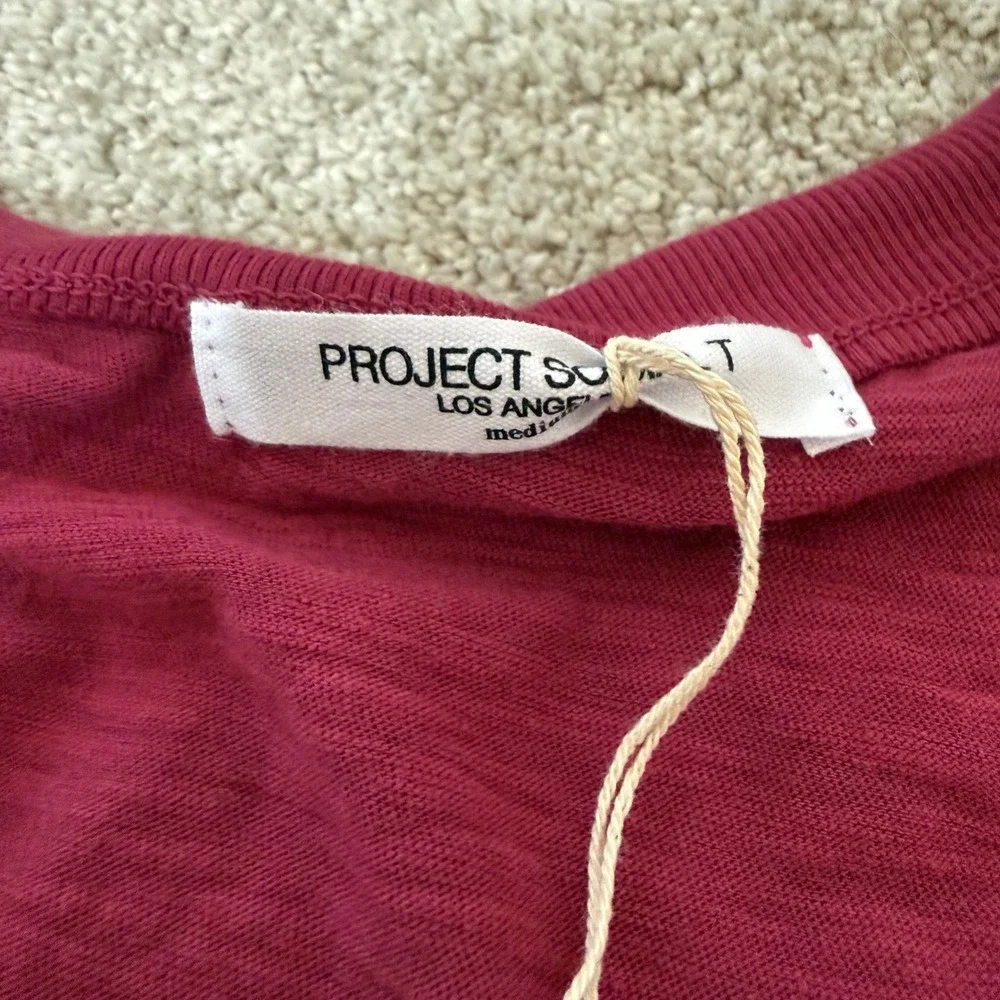 NWT PROJECT SOCIAL T V Neck Distressed Hem T‎ Shirt Berry Red Size M 100% Cotton - Picture 6 of 9